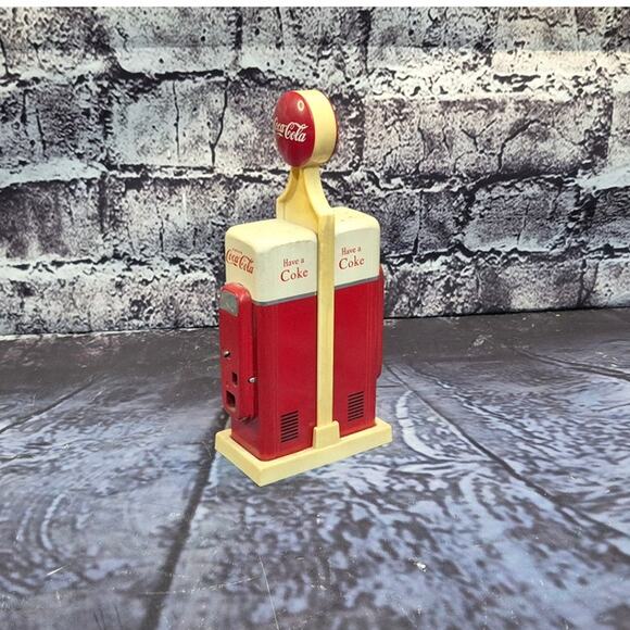 Vintage 1993 Coca Cola Salt and Pepper Shaker Set Coke Vending Machine w Carrier - Picture 1 of 6